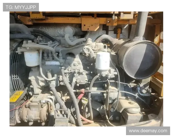 挖掘机护链架安装位置