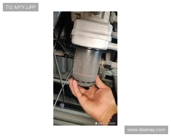 挖掘机机油滤芯底座修